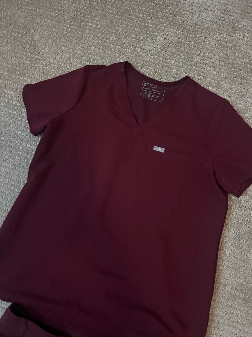 Figs Women’s Burgundy Scrub Set Large Petite - Picture 3 of 7